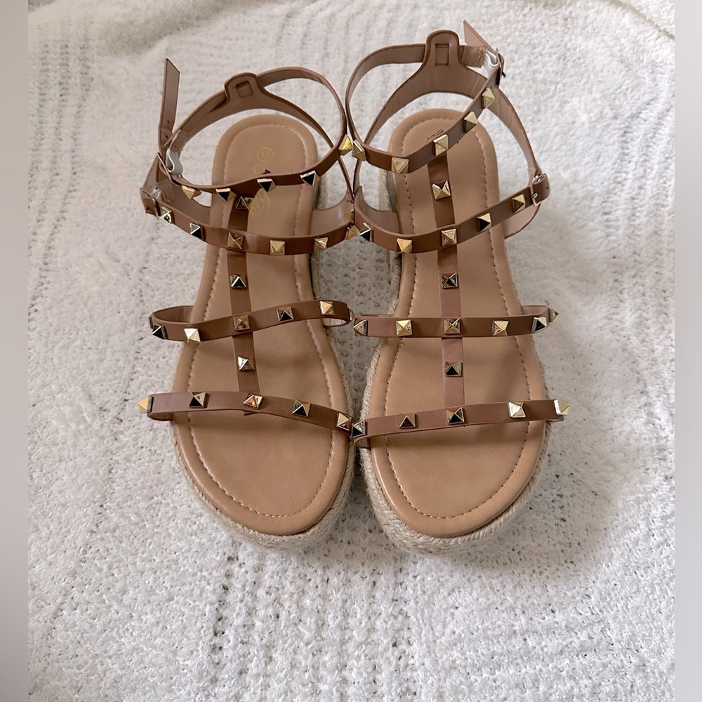 💫 NWOB💫 Studded Ankle Strap Espadrille Flatform Sandals